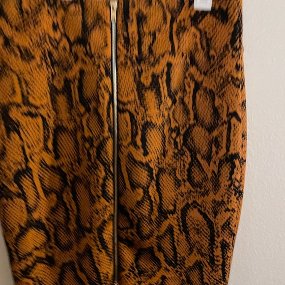 New without tag! Thali Sodi Zippered Python Print Pencil Skirt - Picture 6 of 13